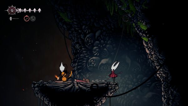 Un PNJ dans Hollow Knight: Silksong avec une silhouette élancée et une tunique jaune